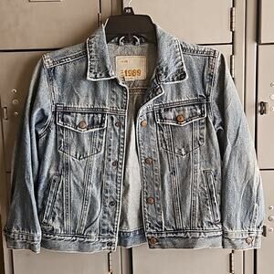 Children's Place blue jean denim jacket size medium